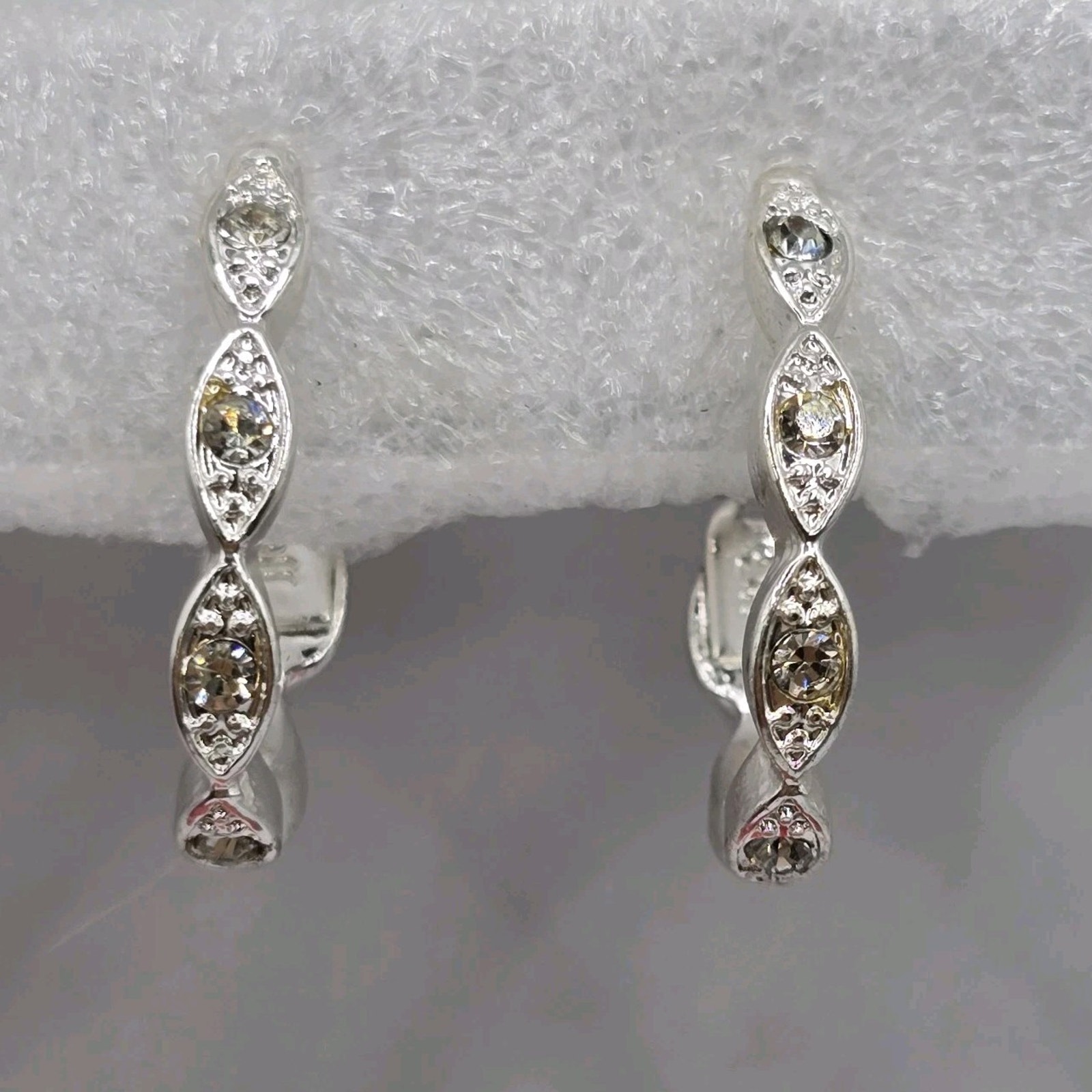 Earrings Vintage Hoop Jjg Bezel Clear Rhinestones Silver Tone Omega Back Sk3225